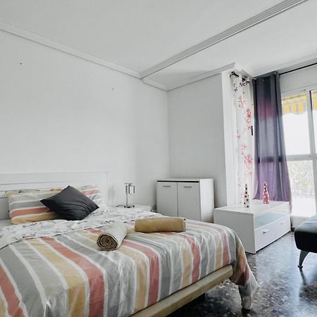 Apartamento Compartido Con Vista Al Puerto Valencia Apartment Exterior photo